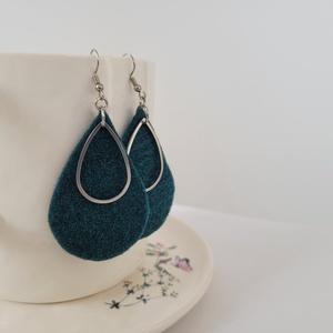 Csepp alakú fülbevaló, sötétzöld, Ékszer, Fülbevaló, Lógó fülbevaló, Ékszerkészítés, MESKA