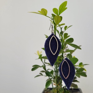 Díszes levél alakú fülbevaló, sötétkék, Ékszer, Fülbevaló, Lógó fülbevaló, Ékszerkészítés, MESKA