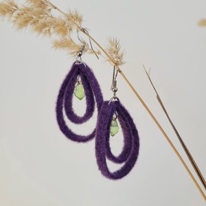 Gyöngyös cseppecskék fülbevaló-  lila hidegebb színű, zöld gyönggyel, Ékszer, Fülbevaló, Lógó fülbevaló, Ékszerkészítés, MESKA