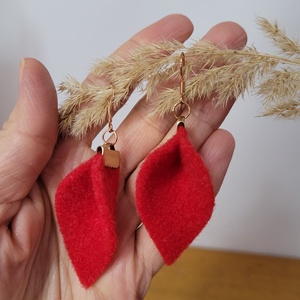 Tündérlevél aromafülbevaló- piros -rozéarany - ékszer - fülbevaló - lógó fülbevaló - Meska.hu