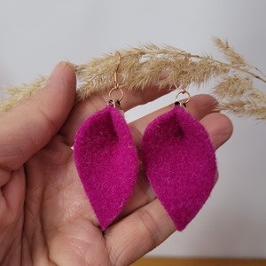 Tündérlevél aromafülbevaló- fukszia/magenta -rozéarany - ékszer - fülbevaló - lógó fülbevaló - Meska.hu