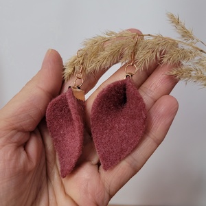 Tündérlevél aromafülbevaló- lazac -rozéarany - ékszer - fülbevaló - lógó fülbevaló - Meska.hu