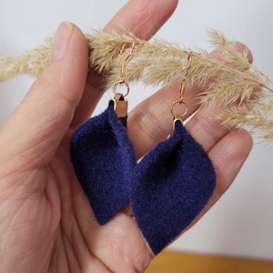 Tündérlevél aromafülbevaló- sötétkék -rozéarany - ékszer - fülbevaló - lógó fülbevaló - Meska.hu
