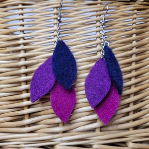 Lebegő levelek aromafülbevaló - kék, lila, fukszia, Ékszer, Fülbevaló, Lógó fülbevaló, Ékszerkészítés, MESKA