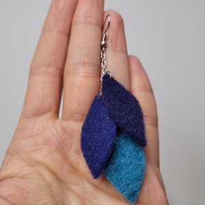 Lebegő levelek aromafülbevaló - kék árnyalatai - ékszer - fülbevaló - lógó fülbevaló - Meska.hu