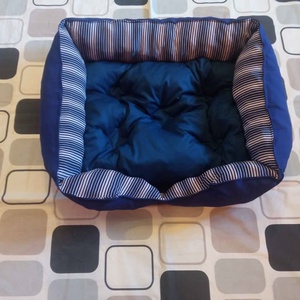 Egyedi csíkos kutyafekhely 65x50 cm-es méretben, Otthon & Életmód, Kisállatoknak, Kutyáknak, Kutya fekhelyek, házak, Varrás, MESKA