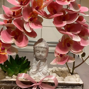 Buddha az orchidea virágok között virágbox, asztaldísz, anyák napja - otthon & életmód - dekoráció - asztal és polc dekoráció - asztaldísz - Meska.hu