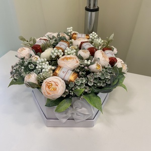 Csoki Marcipán és boglárka virágbox, virágcsokor asztaldísz, virágdoboz , virágbox - otthon & életmód - dekoráció - virágdísz és tartó - virágbox, virágdoboz - Meska.hu