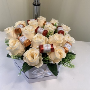 Csoki Marcipán és rózsa virágbox, virágcsokor asztaldísz, virágdoboz , virágbox - Meska.hu