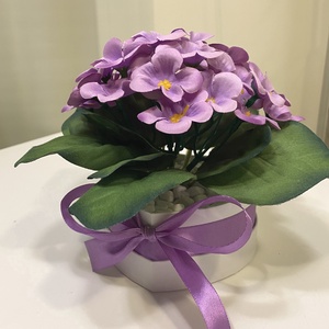 Fokföldi ibolya kerámia kaspóban , virágbox - otthon & életmód - dekoráció - virágdísz és tartó - virágbox, virágdoboz - Meska.hu