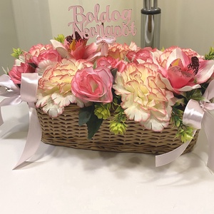 �Boldog névnapot kosárka , asztaldísz, virágbox, virágdoboz, viragcsokor - otthon & életmód - dekoráció - asztal és polc dekoráció - asztaldísz - Meska.hu