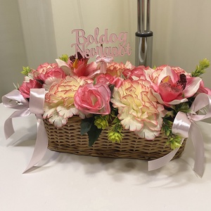 �Boldog névnapot kosárka , asztaldísz, virágbox, virágdoboz, viragcsokor - otthon & életmód - dekoráció - asztal és polc dekoráció - asztaldísz - Meska.hu