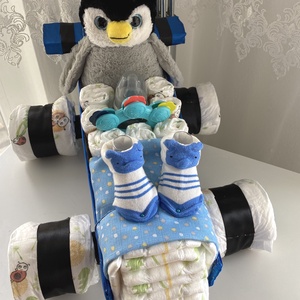 Pingvin autó pelenkatorta, 2-5 kg pelenkatorony, babaváró csomag - játék & sport - babalátogató ajándékcsomag - Meska.hu