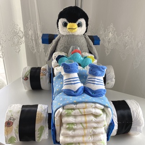 Pingvin autó pelenkatorta, 2-5 kg pelenkatorony, babaváró csomag - játék & sport - babalátogató ajándékcsomag - Meska.hu