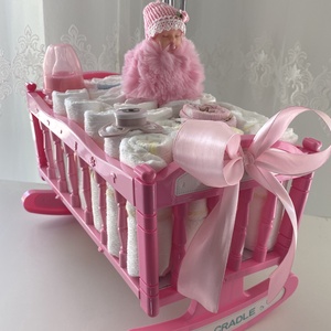 Baby bölcső  pelenkatorta, 2-5 kg pelenkatorony, babaváró csomag - játék & sport - babalátogató ajándékcsomag - Meska.hu