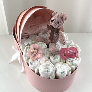 Mackó bölcső pelenkatorta 2-5 kg, pelenkatorony, babaváró csomag - baba - mama - babalátogató ajándékcsomag - Meska.hu