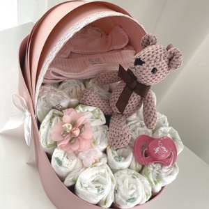 Mackó bölcső pelenkatorta 2-5 kg, pelenkatorony, babaváró csomag - baba - mama - babalátogató ajándékcsomag - Meska.hu