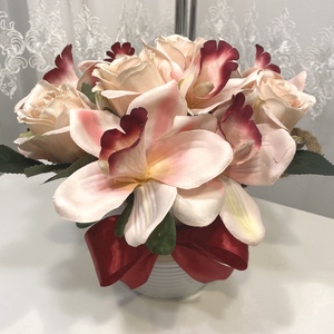 Púder  Orchidea csokor virágbox, Otthon & Lakás, Dekoráció, Virágdísz és tartó, Virágbox, virágdoboz, Virágkötés, MESKA