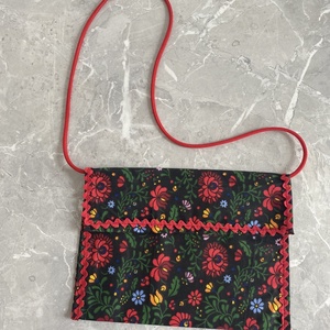 Népi motívumos klasszikus ballagási tarisznya  - Meska.hu