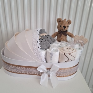 Iciri piciri medvebocs bölcső pelenkatorta 4-8 kg, pelenkatorony, babaváró csomag, kelengye - játék & sport - babalátogató ajándékcsomag - Meska.hu