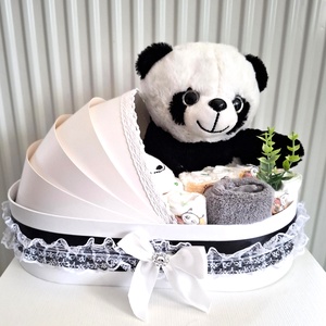 Panda maci bölcső pelenkatorta 2-5 kg, pelenkatorony, babaváró csomag - játék & sport - babalátogató ajándékcsomag - Meska.hu