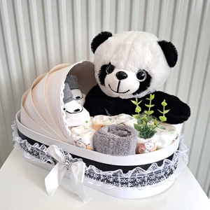Panda maci bölcső pelenkatorta 2-5 kg, pelenkatorony, babaváró csomag - játék & sport - babalátogató ajándékcsomag - Meska.hu