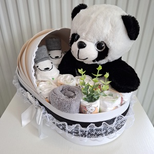 Panda maci bölcső pelenkatorta 2-5 kg, pelenkatorony, babaváró csomag - játék & sport - babalátogató ajándékcsomag - Meska.hu