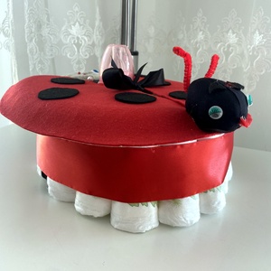 Katicabogár pelenkatorta, 2-5 kg pelenkatorony, babaváró csomag - játék & sport - babalátogató ajándékcsomag - Meska.hu