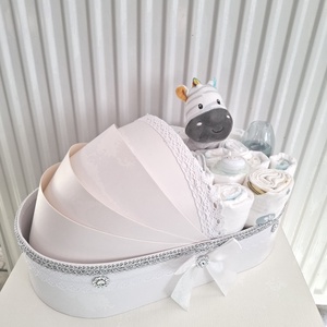 Kis zebra bölcső pelenkatorta 4-8 kg, pelenkatorony, babaváró csomag - játék & sport - babalátogató ajándékcsomag - Meska.hu