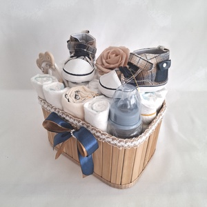 Kis cipő baba box, pelenkatorta 4-8kg pelenkatorony, babaváró csomag - játék & sport - babalátogató ajándékcsomag - Meska.hu
