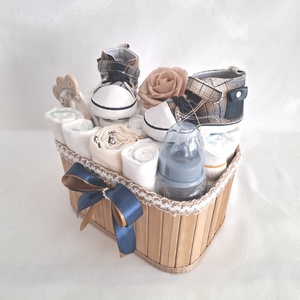 Kis cipő baba box, pelenkatorta 4-8kg pelenkatorony, babaváró csomag - játék & sport - babalátogató ajándékcsomag - Meska.hu
