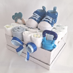 Tipegő kis cipő pelenkatorta , 4-8 kg pelenkatorony, babaváró csomag (etető cumi) - játék & sport - babalátogató ajándékcsomag - Meska.hu