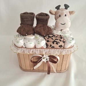 Tipegő kis tehén box, pelenkatorta,2-5 kg pelenkatorony, babaváró csomag - játék & sport - babalátogató ajándékcsomag - Meska.hu