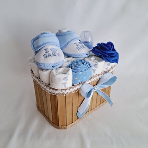 Kis tipegő pelenkatorony, pelenkatorta babaváró csomag 2-5kg - játék & sport - babalátogató ajándékcsomag - Meska.hu