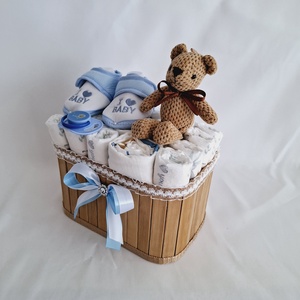 Tipegő mackó pelenkatorony, pelenkatorta babaváró csomag 2-5kg - játék & sport - babalátogató ajándékcsomag - Meska.hu