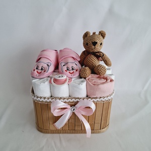 Tipegő mackó pelenkatorony, pelenkatorta babaváró csomag 4-8kg, Játék & Sport, Babalátogató ajándékcsomag, Mindenmás, MESKA
