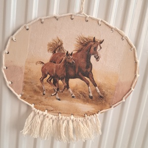 Lovak falidísz, ajtódísz, falidísz, kopogtató, Otthon & Életmód, Dekoráció, Fali és függő dekoráció, Falra akasztható dekor, Csomózás, Decoupage, transzfer és szalvétatechnika, MESKA
