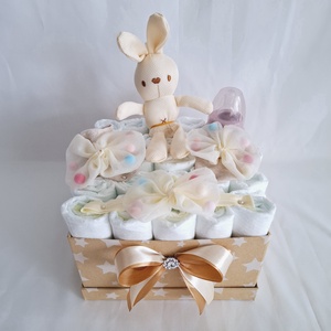 Nyuszi baba box,  pelenkatorta 4-8 kg, pelenka doboz, babaváró csomag - játék & sport - babalátogató ajándékcsomag - Meska.hu