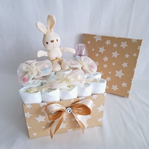 Nyuszi baba box,  pelenkatorta 4-8 kg, pelenka doboz, babaváró csomag - játék & sport - babalátogató ajándékcsomag - Meska.hu