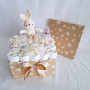 Nyuszi baba box,  pelenkatorta 4-8 kg, pelenka doboz, babaváró csomag - játék & sport - babalátogató ajándékcsomag - Meska.hu