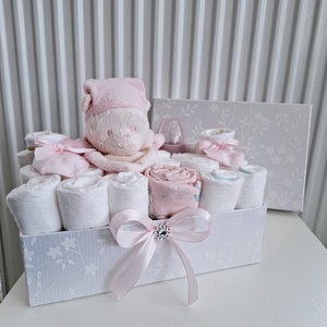 Maci baba box,pelenkatorta  4-8 kg pelenka doboz, babaváró csomag - játék & sport - babalátogató ajándékcsomag - Meska.hu