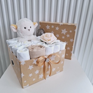 Bárányka baba box, pelenkatorta  2-5 kg pelenka doboz, babaváró csomag - játék & sport - babalátogató ajándékcsomag - Meska.hu