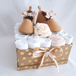 Tipegő baba box, pelenkatorta  4-8 kg pelenka doboz, babaváró csomag - játék & sport - babalátogató ajándékcsomag - Meska.hu