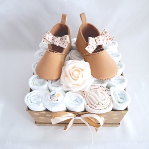 Tipegő baba box, pelenkatorta  4-8 kg pelenka doboz, babaváró csomag - játék & sport - babalátogató ajándékcsomag - Meska.hu