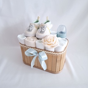 Malacka tipegő baba box, pelenkatorta  4-8 kg pelenka doboz, babaváró csomag - játék & sport - babalátogató ajándékcsomag - Meska.hu