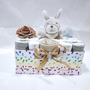 Nyuszi tipegő baba box, pelenkatorta  2-5 kg pelenka doboz, babaváró csomag, Játék & Sport, Babalátogató ajándékcsomag, Mindenmás, MESKA