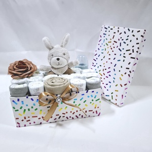 Nyuszi tipegő baba box, pelenkatorta  2-5 kg pelenka doboz, babaváró csomag - játék & sport - babalátogató ajándékcsomag - Meska.hu