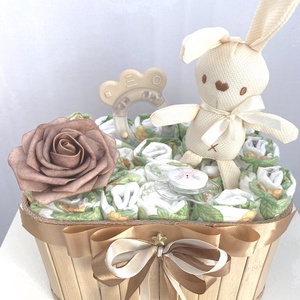 Nyuszi baba box, pelenkatorta, 3-6kg pelenkatorony, babaváró csomag - játék & sport - babalátogató ajándékcsomag - Meska.hu