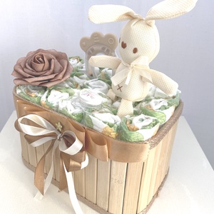 Nyuszi baba box, pelenkatorta, 3-6kg pelenkatorony, babaváró csomag - játék & sport - babalátogató ajándékcsomag - Meska.hu