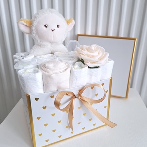 Bárányka baba box, pelenkatorta  4-8 kg pelenka doboz, babaváró csomag, kelengye - játék & sport - babalátogató ajándékcsomag - Meska.hu